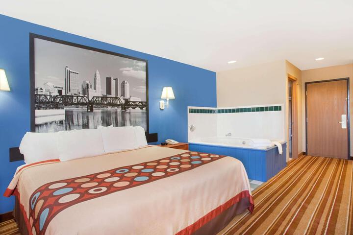 1 Queen Bed Accessible Room (3 of 10)
