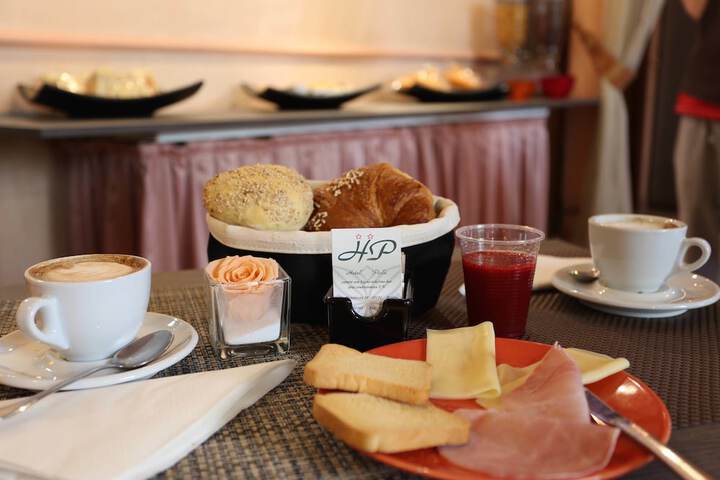 Breakfast/Coffee Service 23 of 34