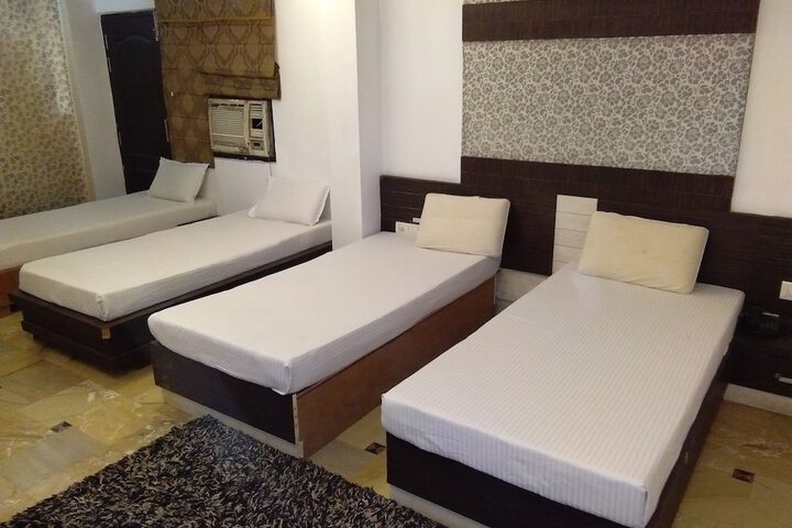 Room 10 of 35
