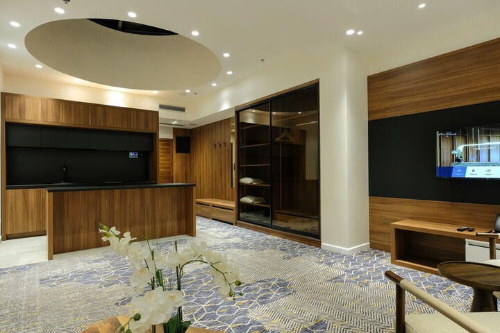 Room 42 of 103