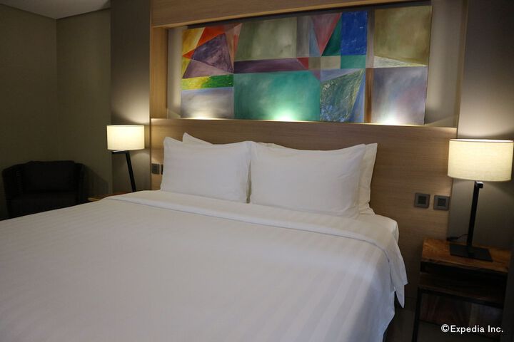Room 6 of 76