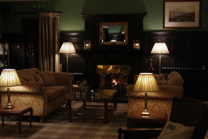 Lounge 76 of 97