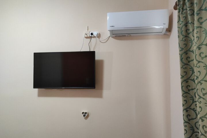 Room 9 of 32