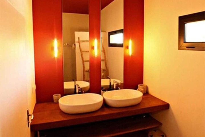 Room 15 of 32