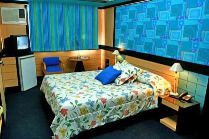 Room 10 of 38