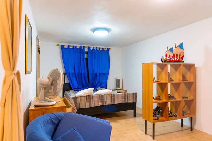 Room 3 of 32