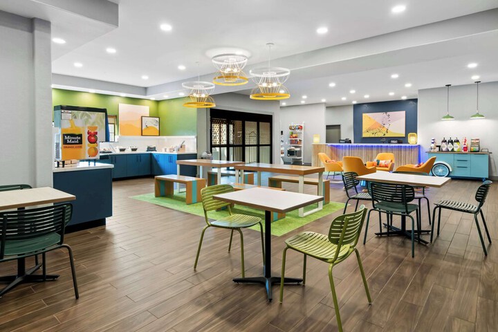 Breakfast/Coffee Service 25 of 34