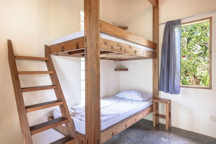 Room 27 of 102