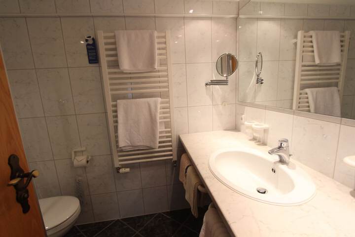 Room 48 of 102