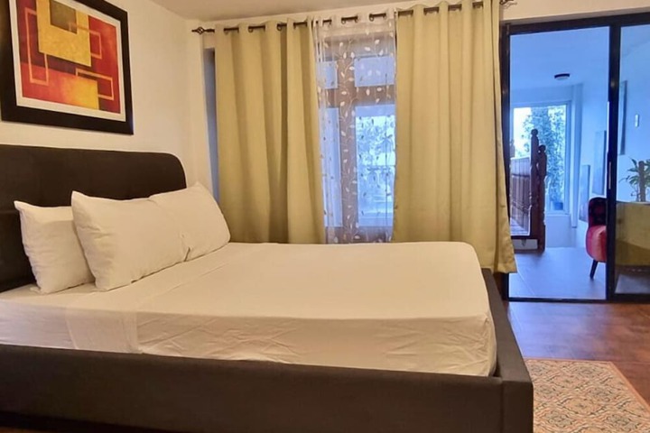 Room 8 of 96