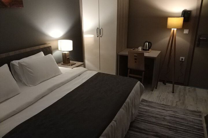 Room 5 of 24