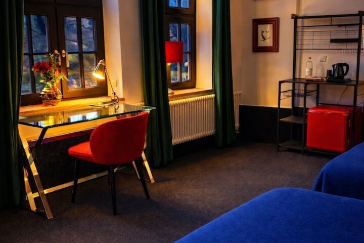 Room 25 of 37