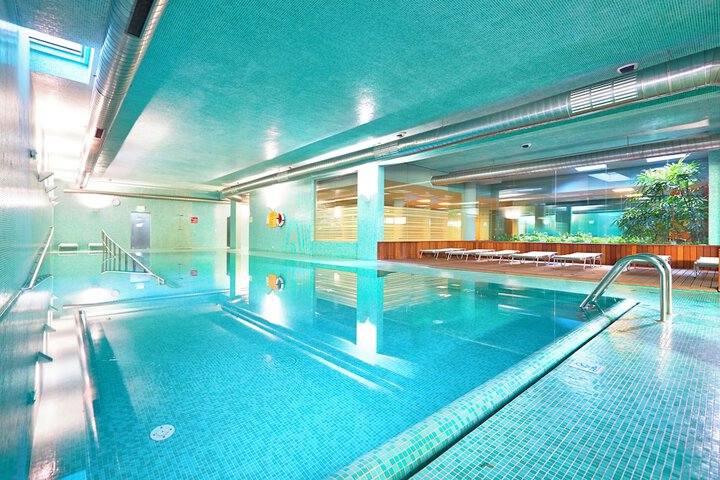 Pool 33 of 76