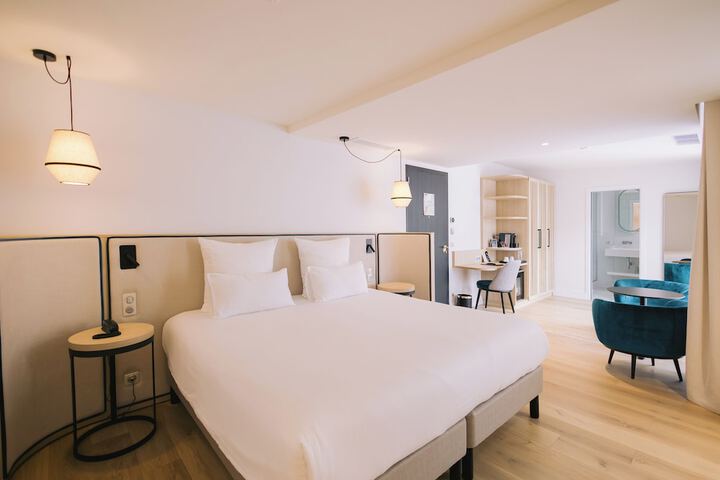 Room 26 of 45