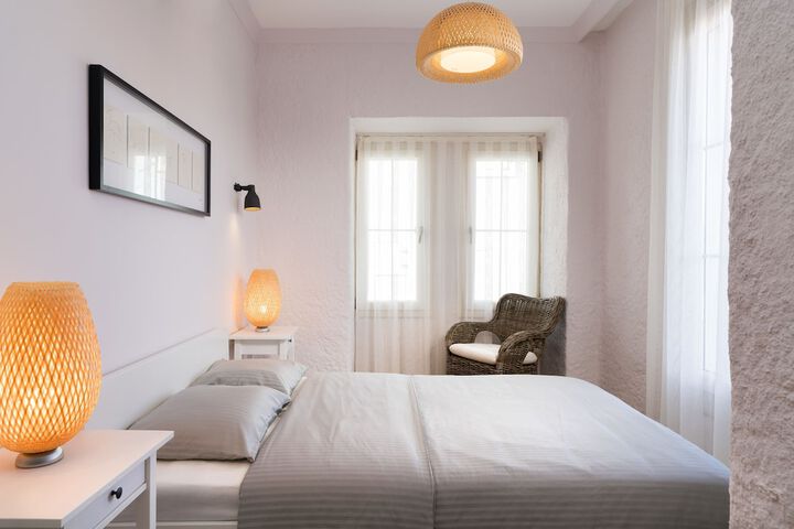 Room 6 of 13