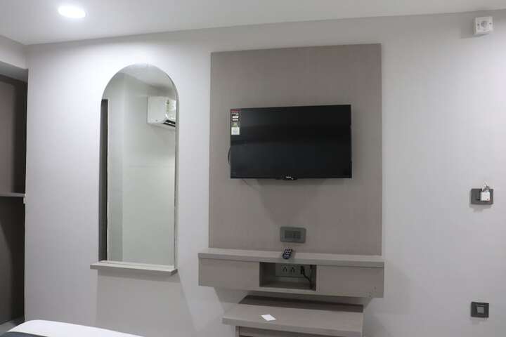 Room 13 of 25
