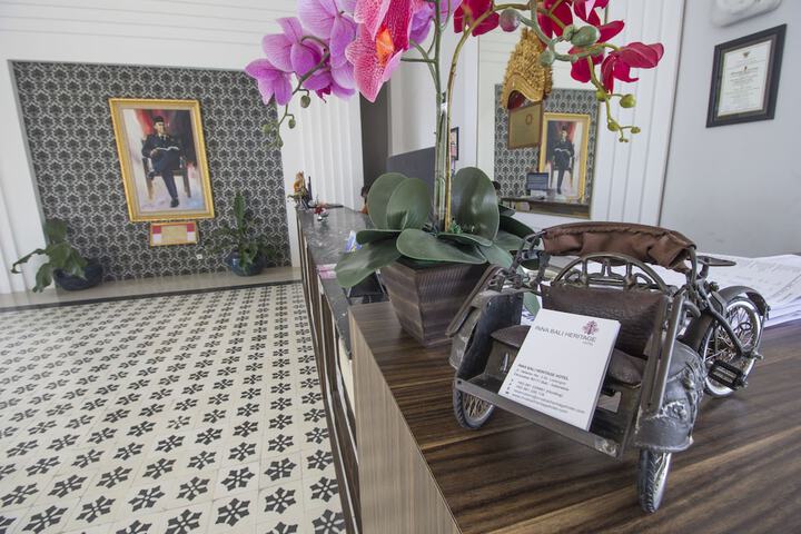 Concierge desk