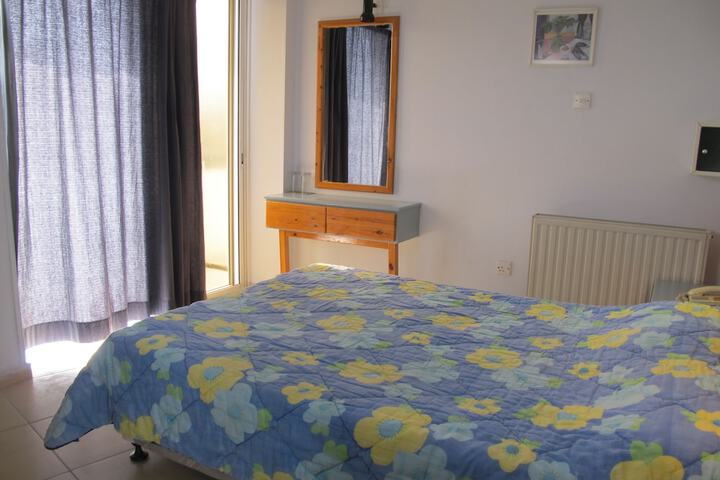 Room 8 of 25
