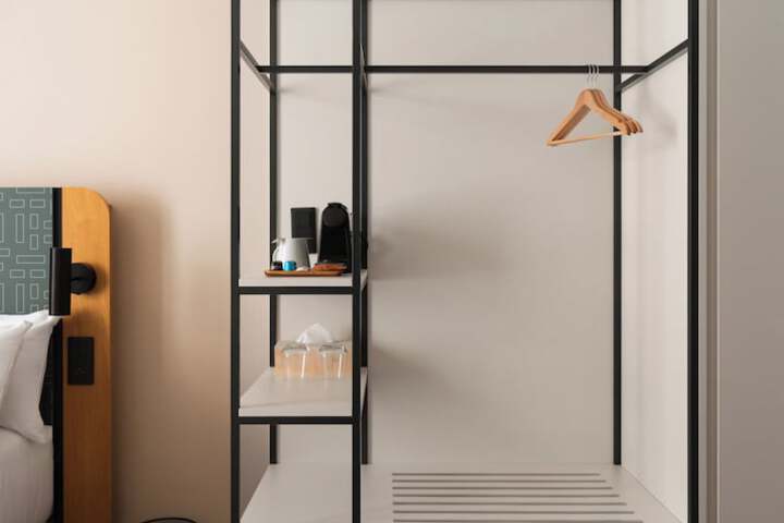 Room 2 of 53