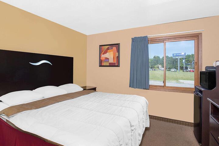 1 King Bed (2 of 6)