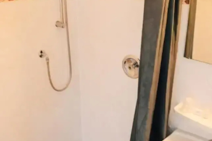 Room 10 of 22