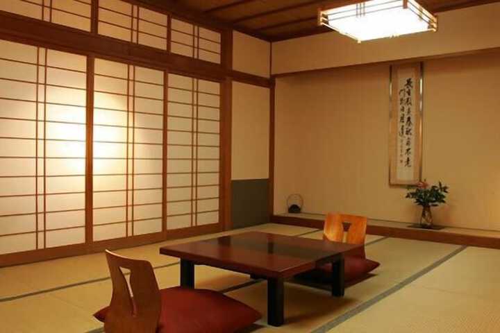 Room 8 of 40