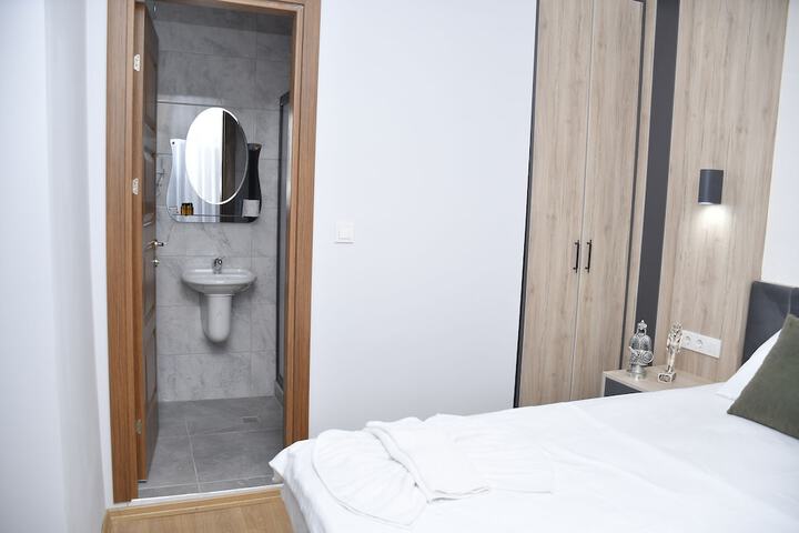 Room 11 of 28
