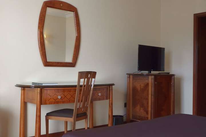 Room 5 of 88