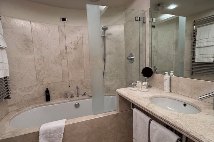 Room 253 of 290