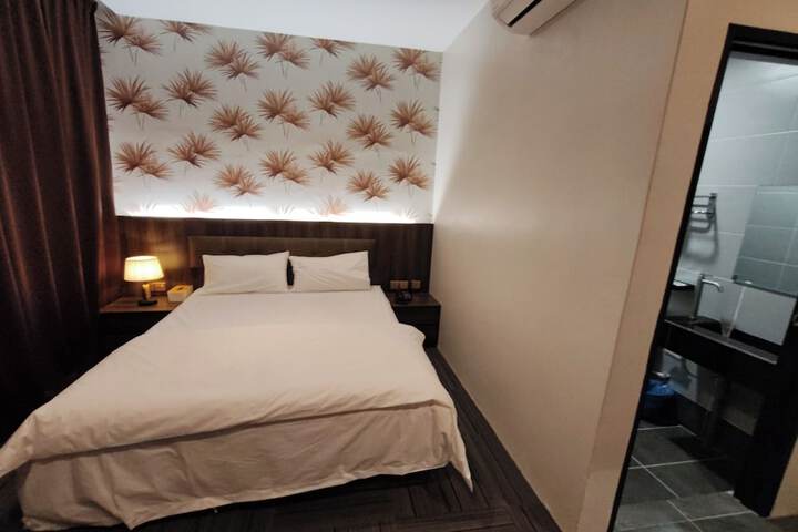 Room 13 of 52