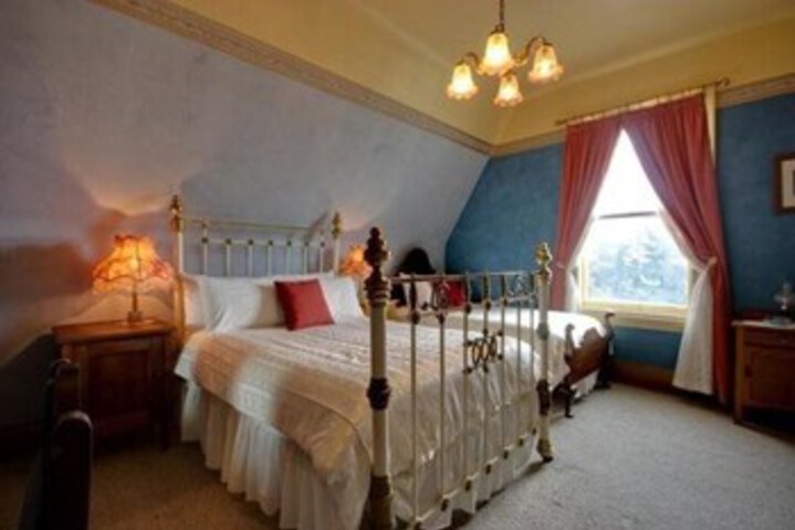 Room 9 of 10