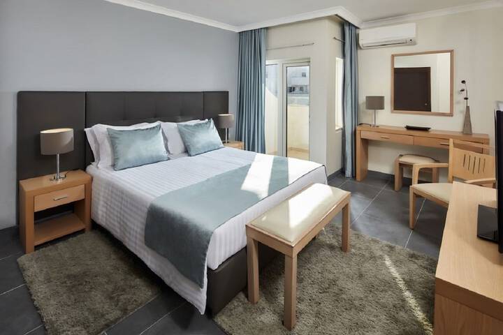 Room 8 of 40