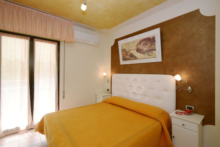 Room 5 of 43