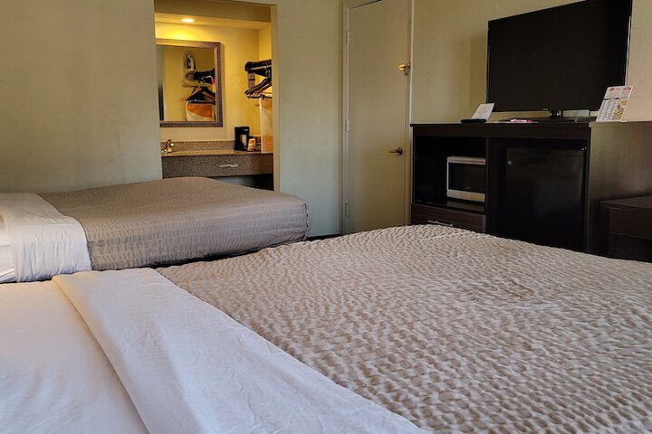 Standard 2 Queen Beds Accessible (7 of 7)