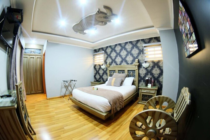Room 5 of 82