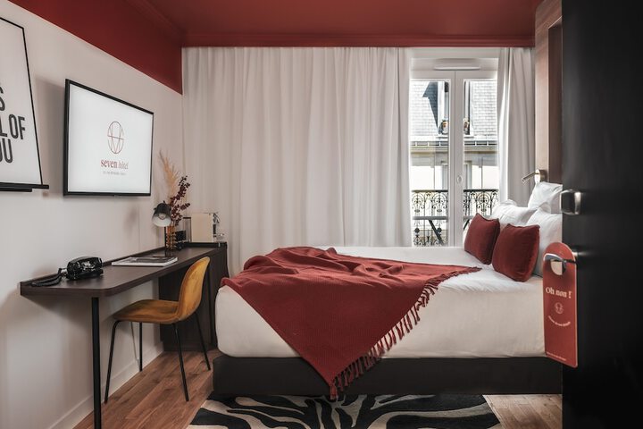 Room 52 of 103