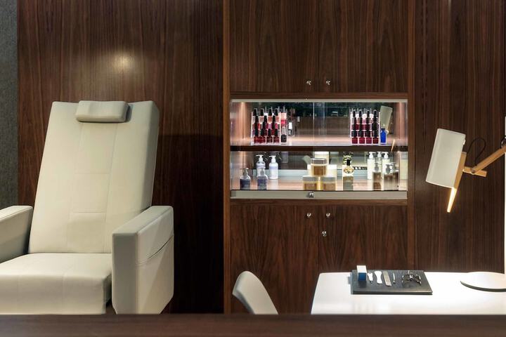 Nail salon