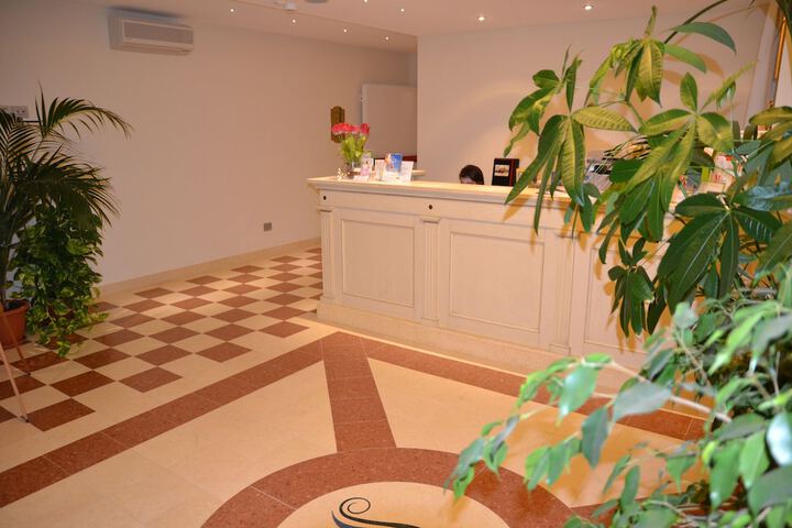 Check-in/check-out kiosk