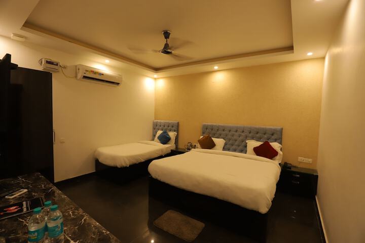 Room 19 of 35