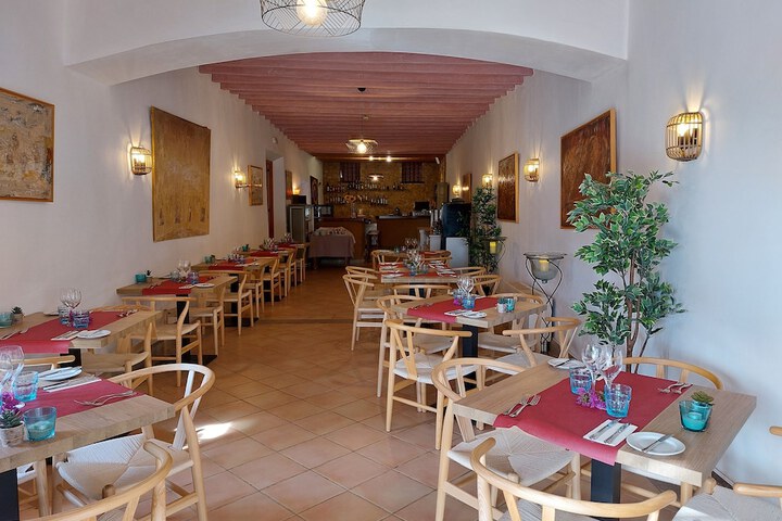 Dining 49 of 64