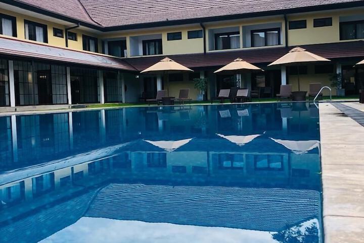 Pools & Facilities