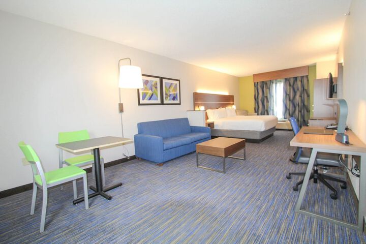 1 King Bed (3 of 16)