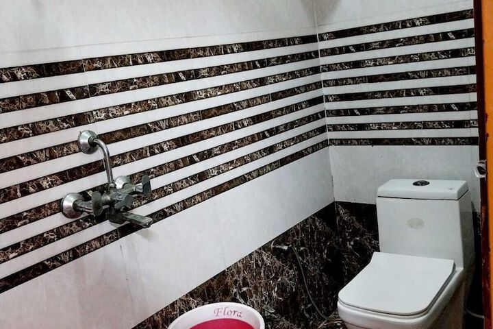 Room 10 of 12