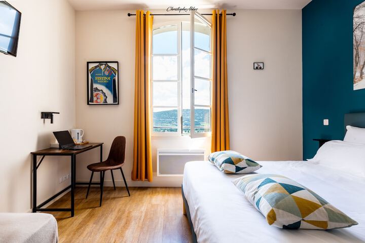 Room 6 of 60