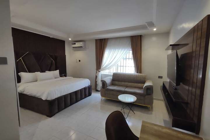 Room 2 of 28