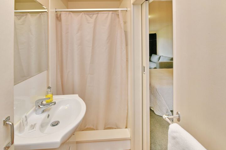 Room 54 of 64