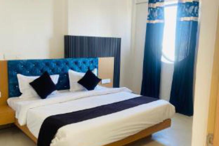 Room 7 of 16