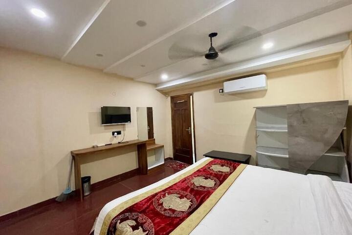 Room 5 of 43