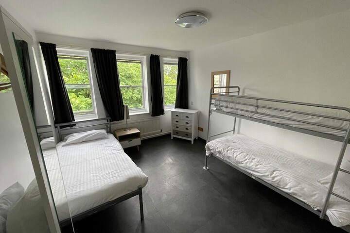 Room 12 of 33