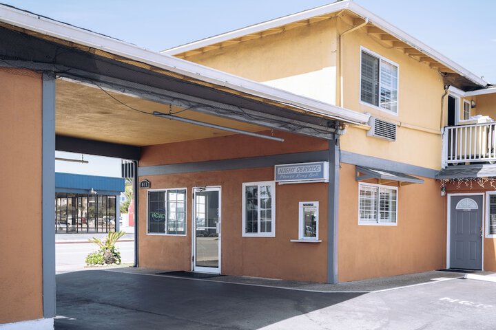 Hotel Entry